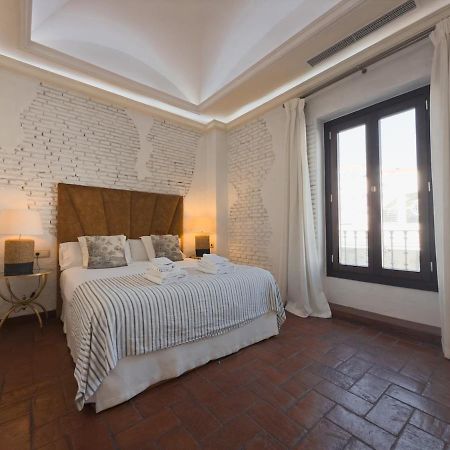 Monkeys Apartments Adriano & Terrace Севиля Екстериор снимка