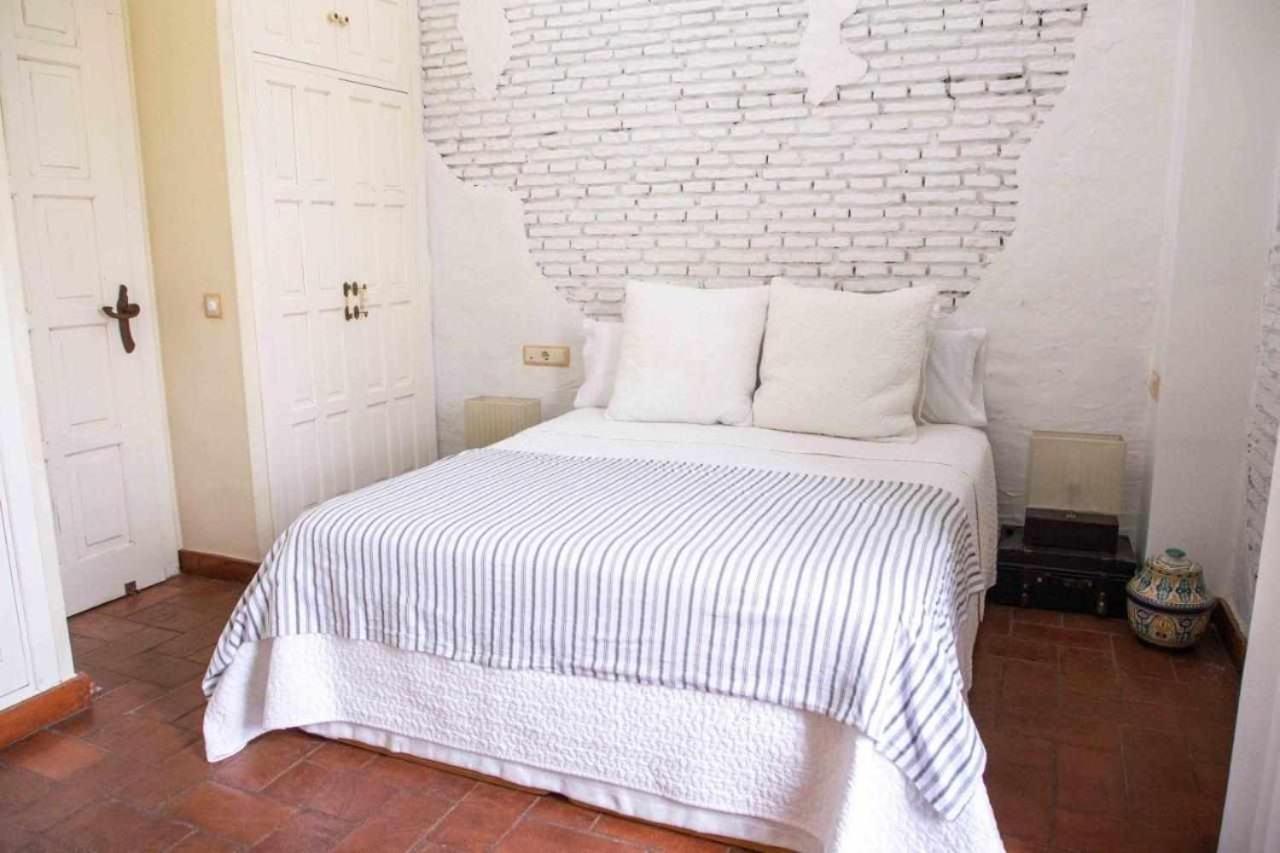 Monkeys Apartments Adriano & Terrace Севиля Екстериор снимка