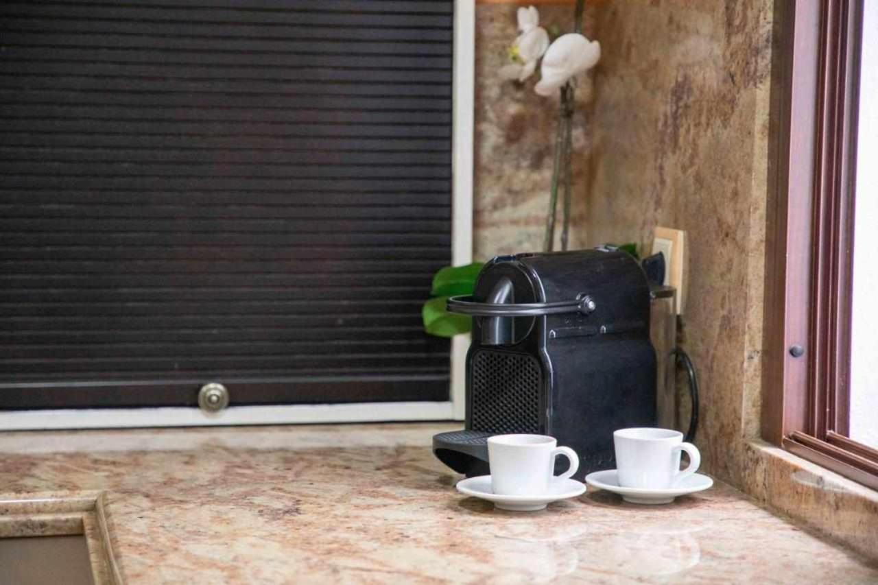 Monkeys Apartments Adriano & Terrace Севиля Екстериор снимка
