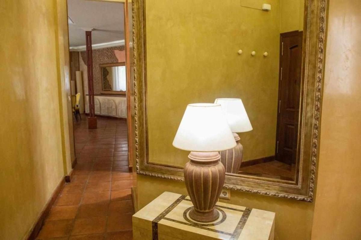 Monkeys Apartments Adriano & Terrace Севиля Екстериор снимка