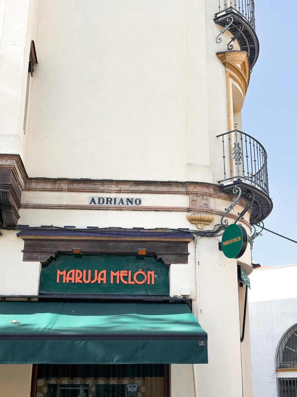 Monkeys Apartments Adriano & Terrace Севиля Екстериор снимка