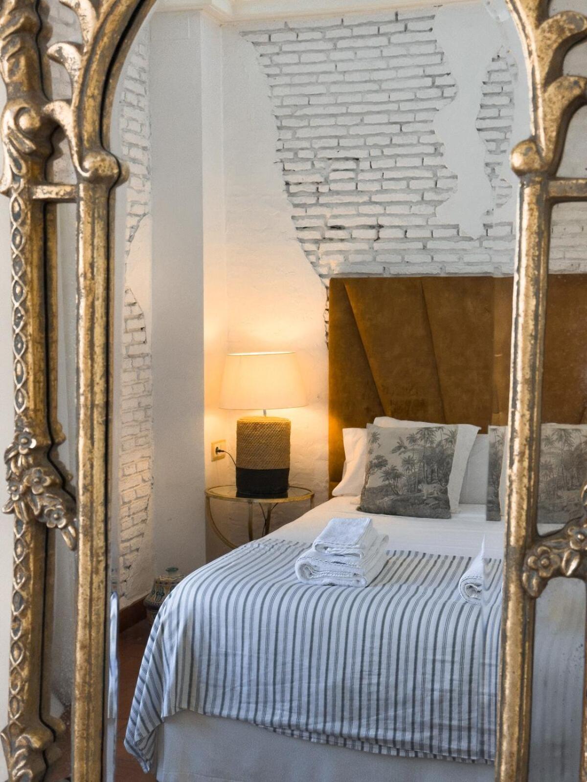 Monkeys Apartments Adriano & Terrace Севиля Екстериор снимка