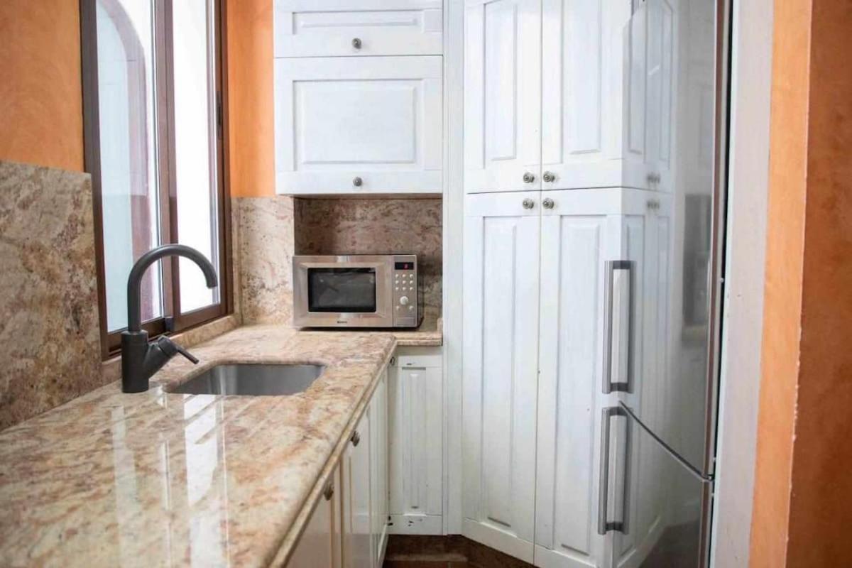 Monkeys Apartments Adriano & Terrace Севиля Екстериор снимка