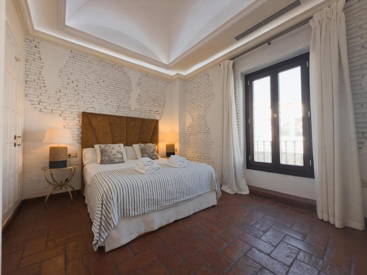 Monkeys Apartments Adriano & Terrace Севиля Екстериор снимка