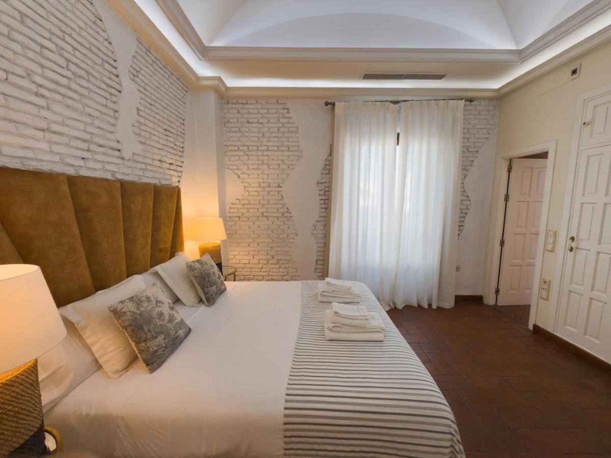 Monkeys Apartments Adriano & Terrace Севиля Екстериор снимка