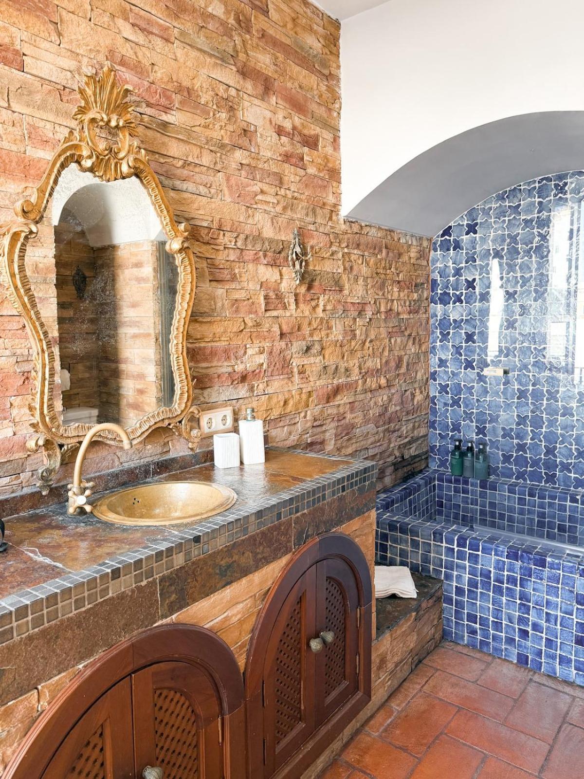 Monkeys Apartments Adriano & Terrace Севиля Екстериор снимка