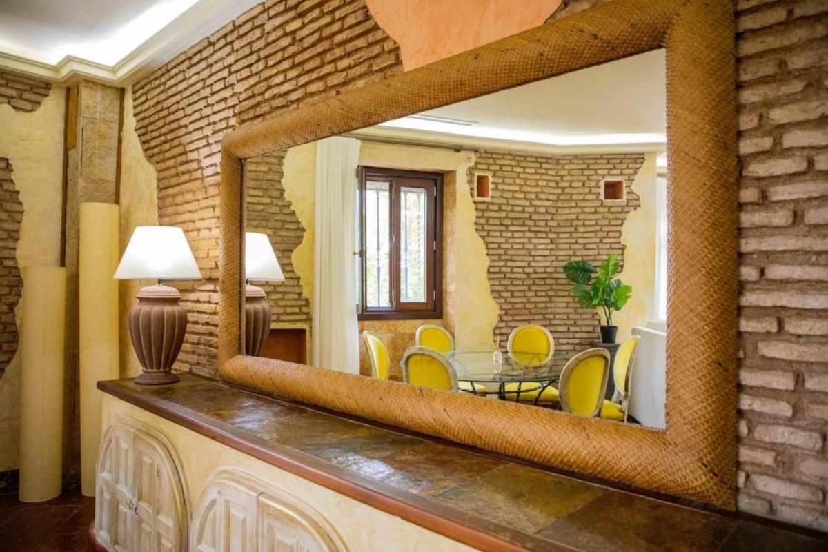 Monkeys Apartments Adriano & Terrace Севиля Екстериор снимка
