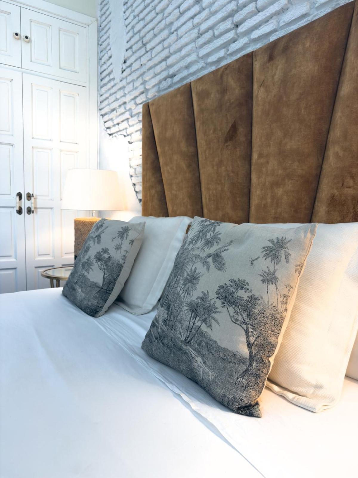 Monkeys Apartments Adriano & Terrace Севиля Екстериор снимка