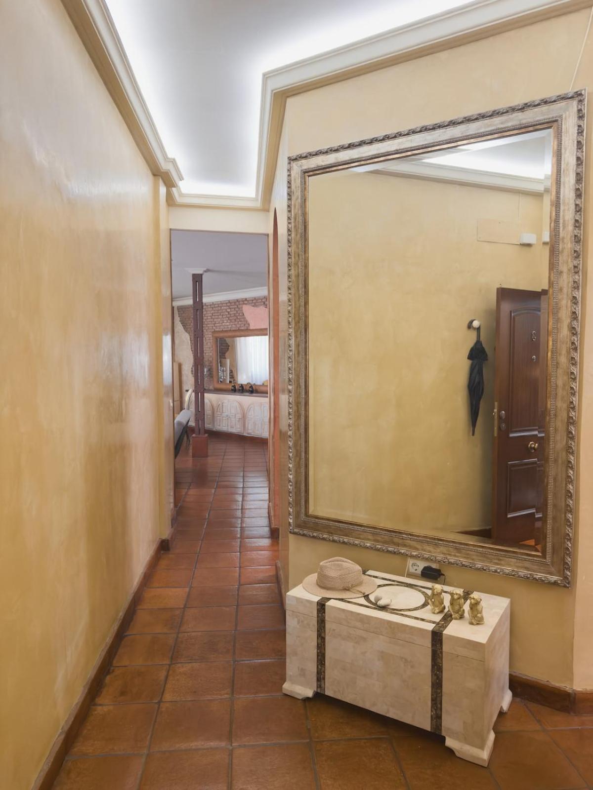 Monkeys Apartments Adriano & Terrace Севиля Екстериор снимка
