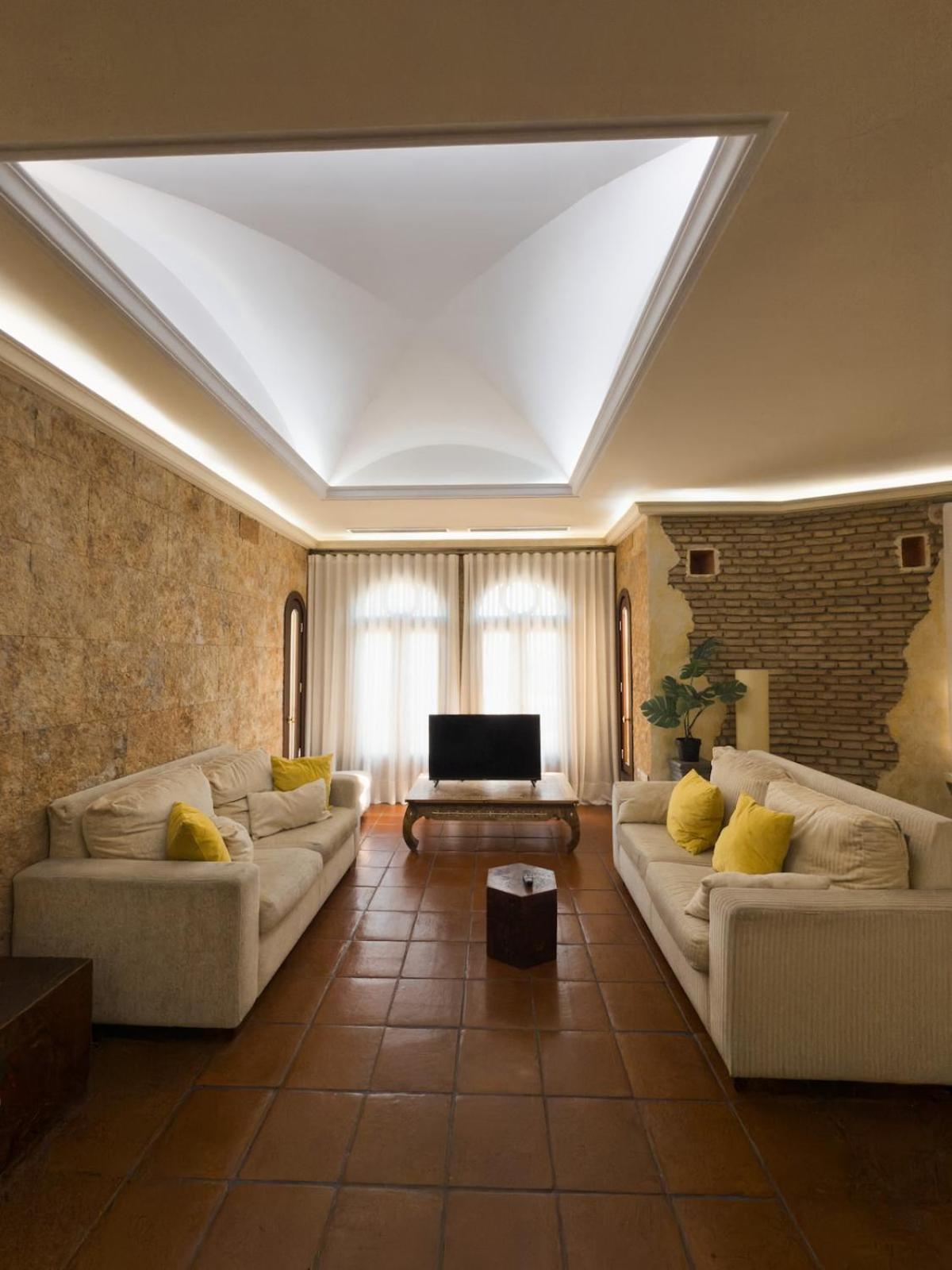 Monkeys Apartments Adriano & Terrace Севиля Екстериор снимка